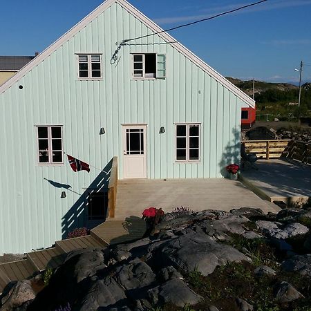 Lysvoldbrygga Bed & Breakfast Henningsvaer Exterior photo