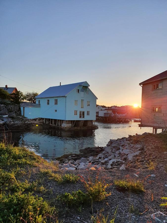 Lysvoldbrygga Bed & Breakfast Henningsvaer Exterior photo