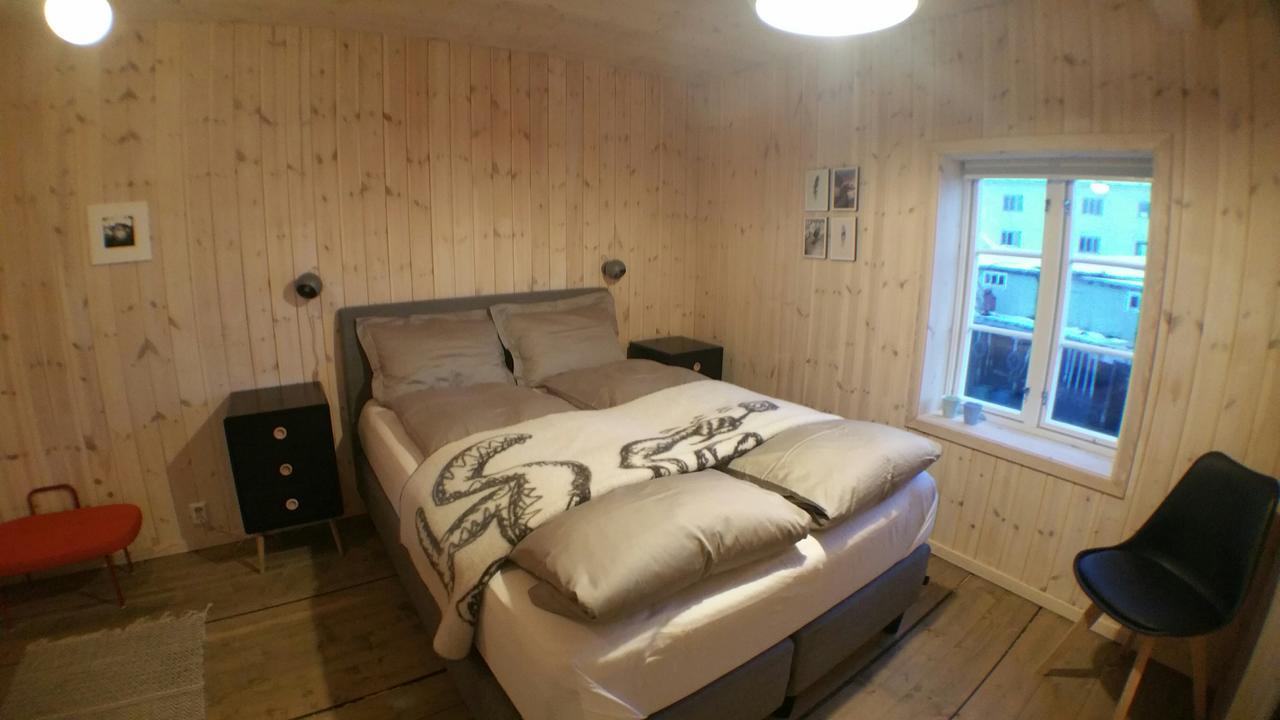 Lysvoldbrygga Bed & Breakfast Henningsvaer Exterior photo