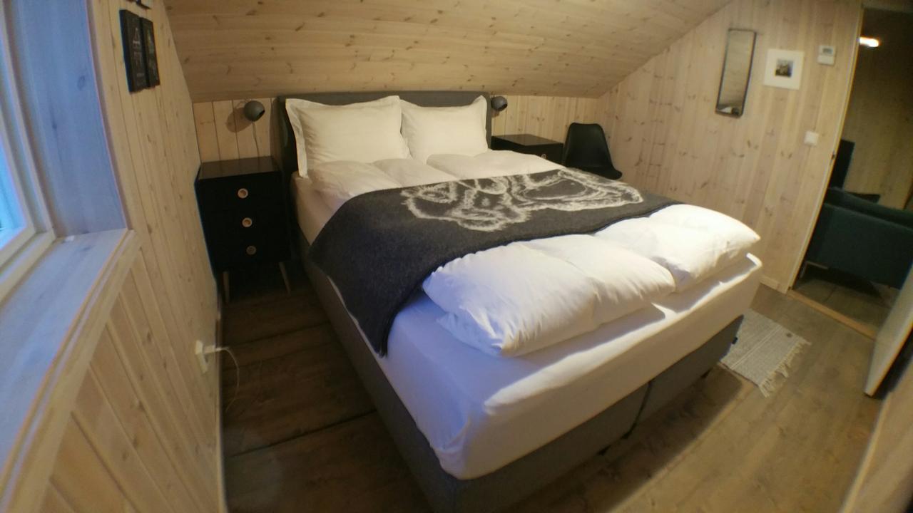 Lysvoldbrygga Bed & Breakfast Henningsvaer Exterior photo