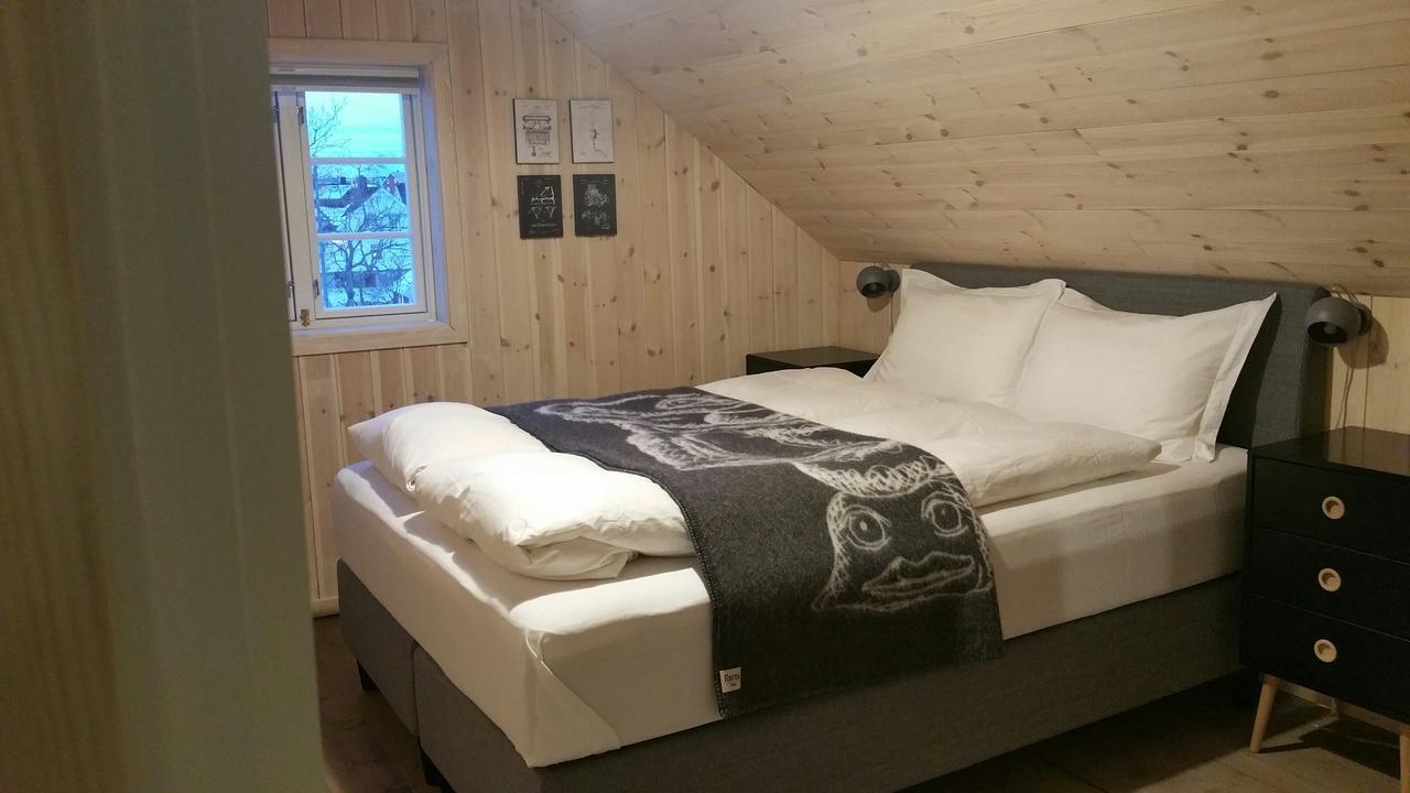 Lysvoldbrygga Bed & Breakfast Henningsvaer Exterior photo